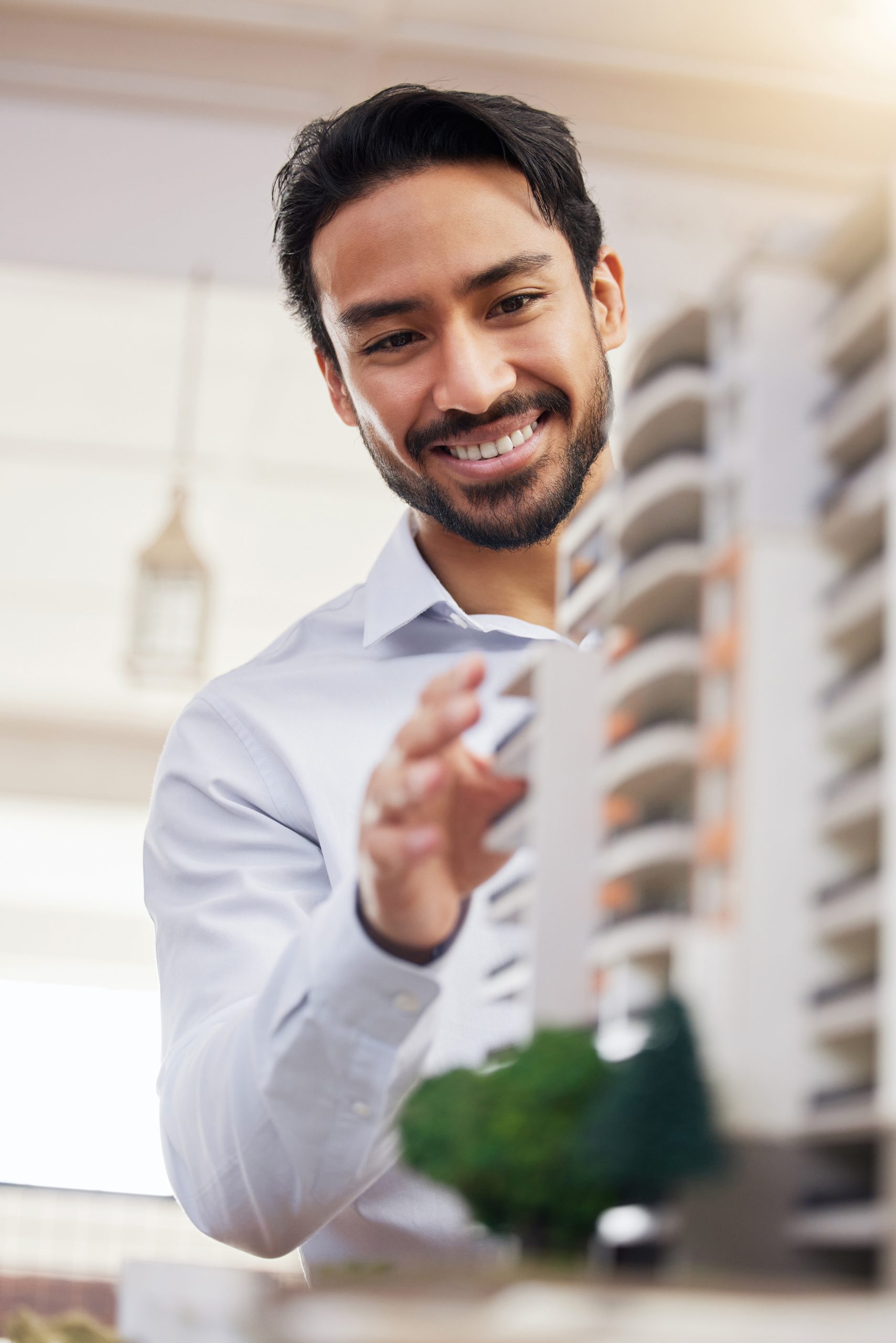 Contacto architect happy man check architecture model construction building with smile face building project businessman office design engineer property development construction